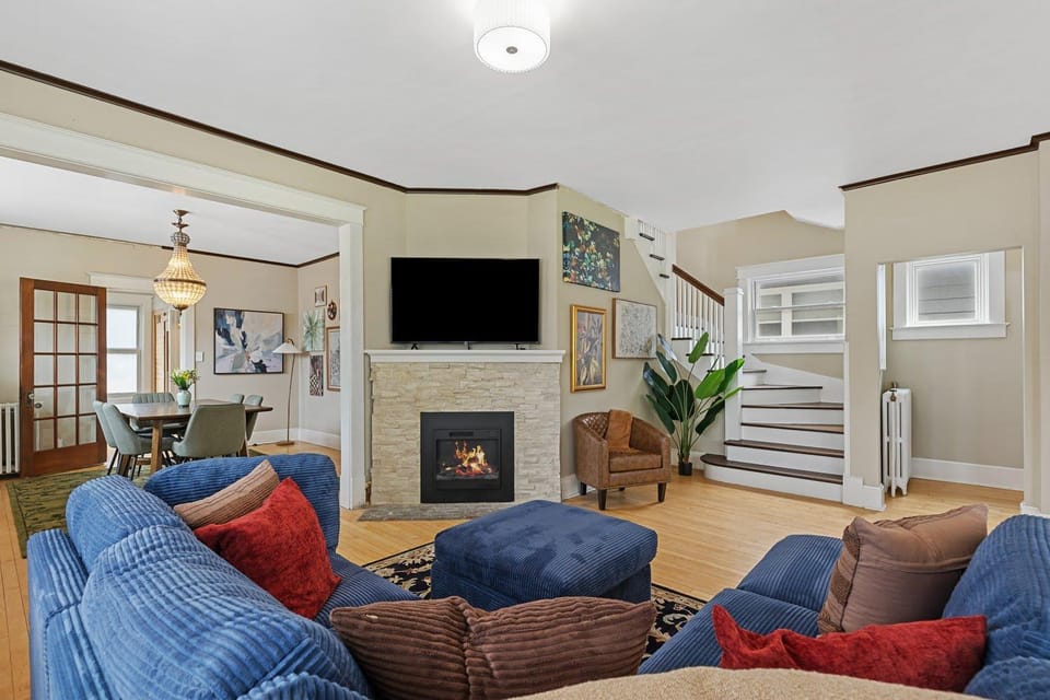 ArtGallery PrivateHotTub Sauna NearMountRushmore FamilyHome House in Rapid City
