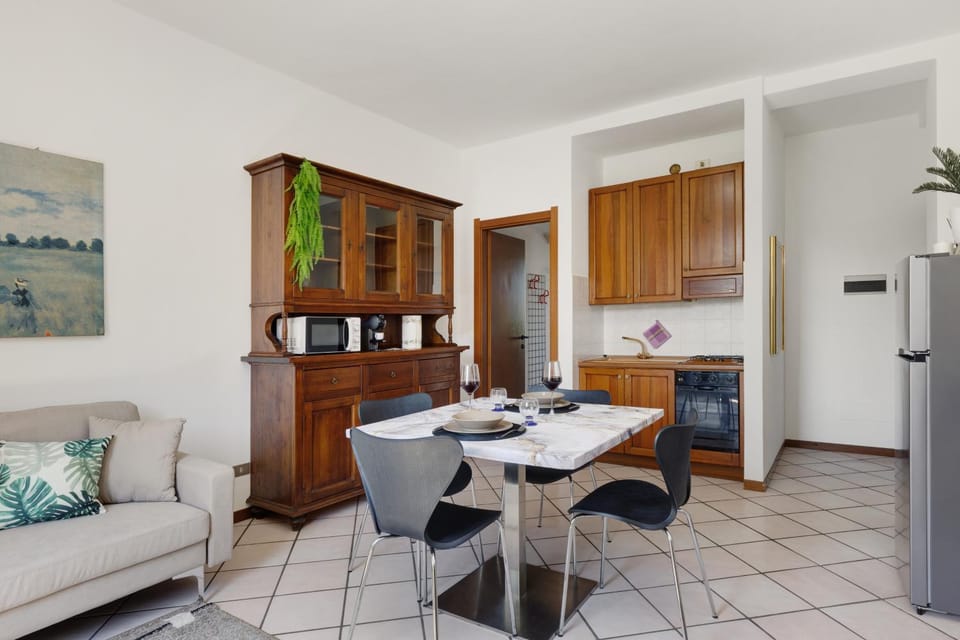 Kitchen or kitchenette, Living room, Seating area, Dining area, oven, stove