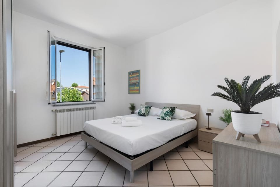 Bed, Photo of the whole room, Bedroom, internet
