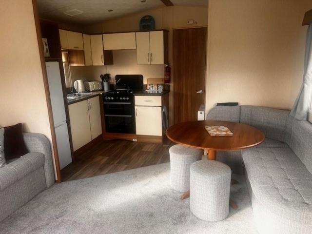 Your Happy Place - 8 Berth Caravan 5 minutes from lovely sandy beach Campground/ 
RV Resort in Heacham