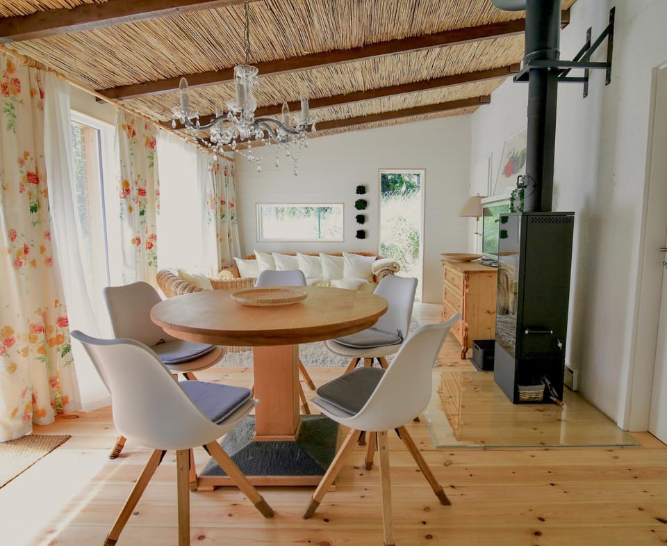 Seating area, Dining area