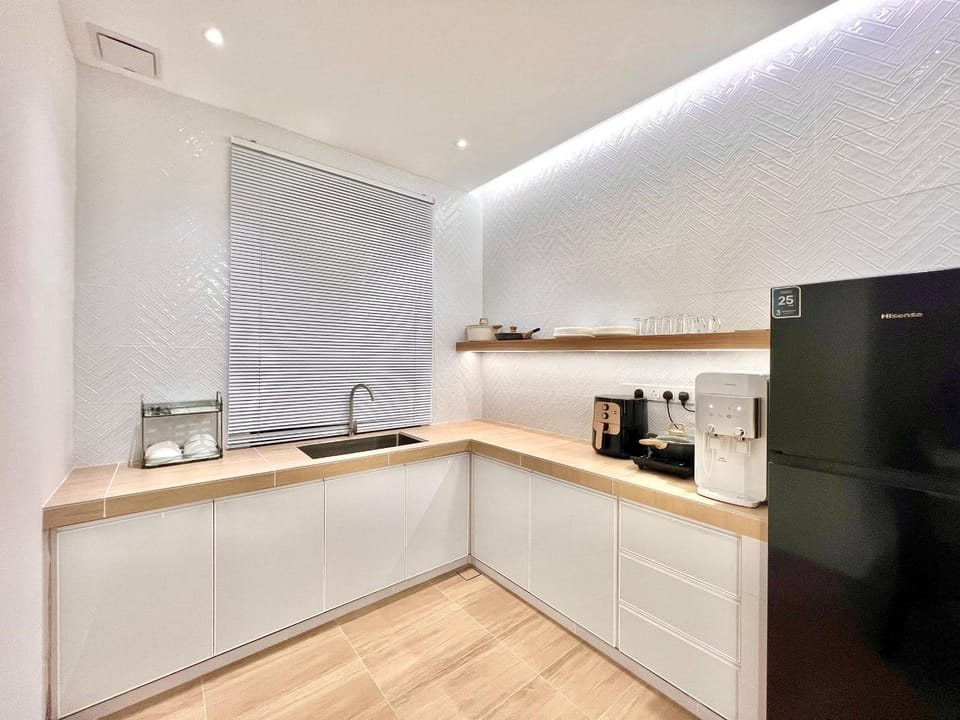 Kitchen or kitchenette, kitchen