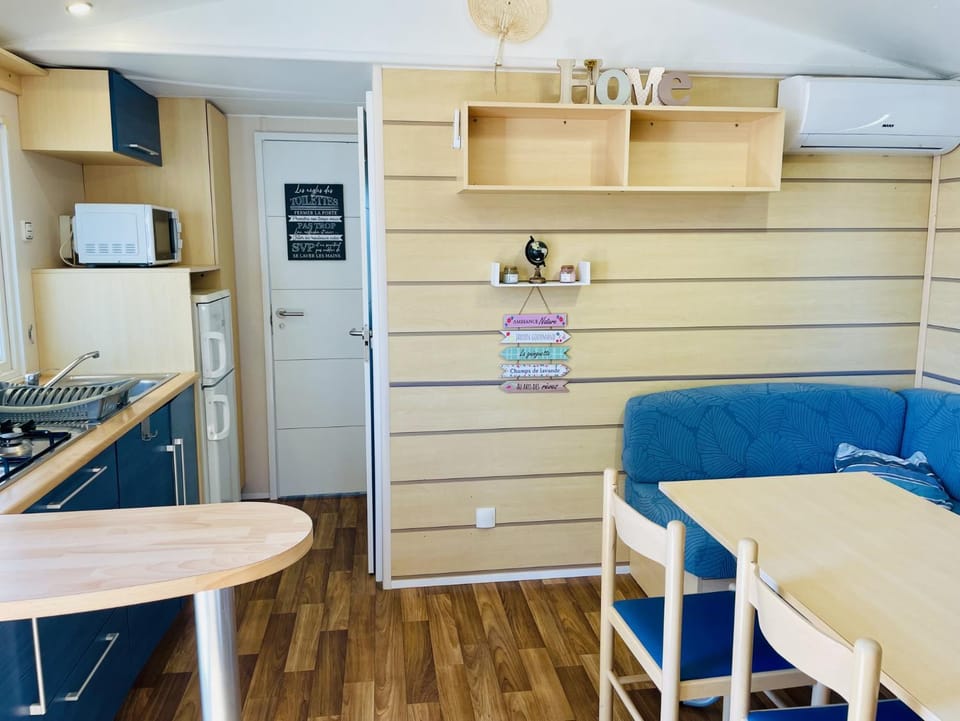 View (from property/room), Kitchen or kitchenette, Dining area