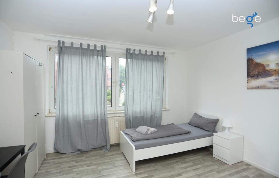 Bed, Photo of the whole room, Seating area, Bedroom