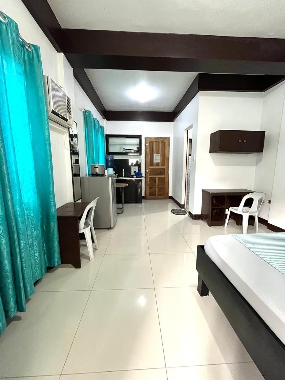 Living room, Photo of the whole room, Seating area, Bedroom, air conditioner