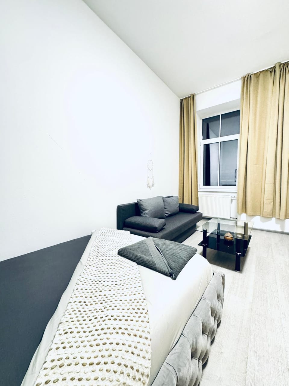 Bed, Seating area, Bedroom