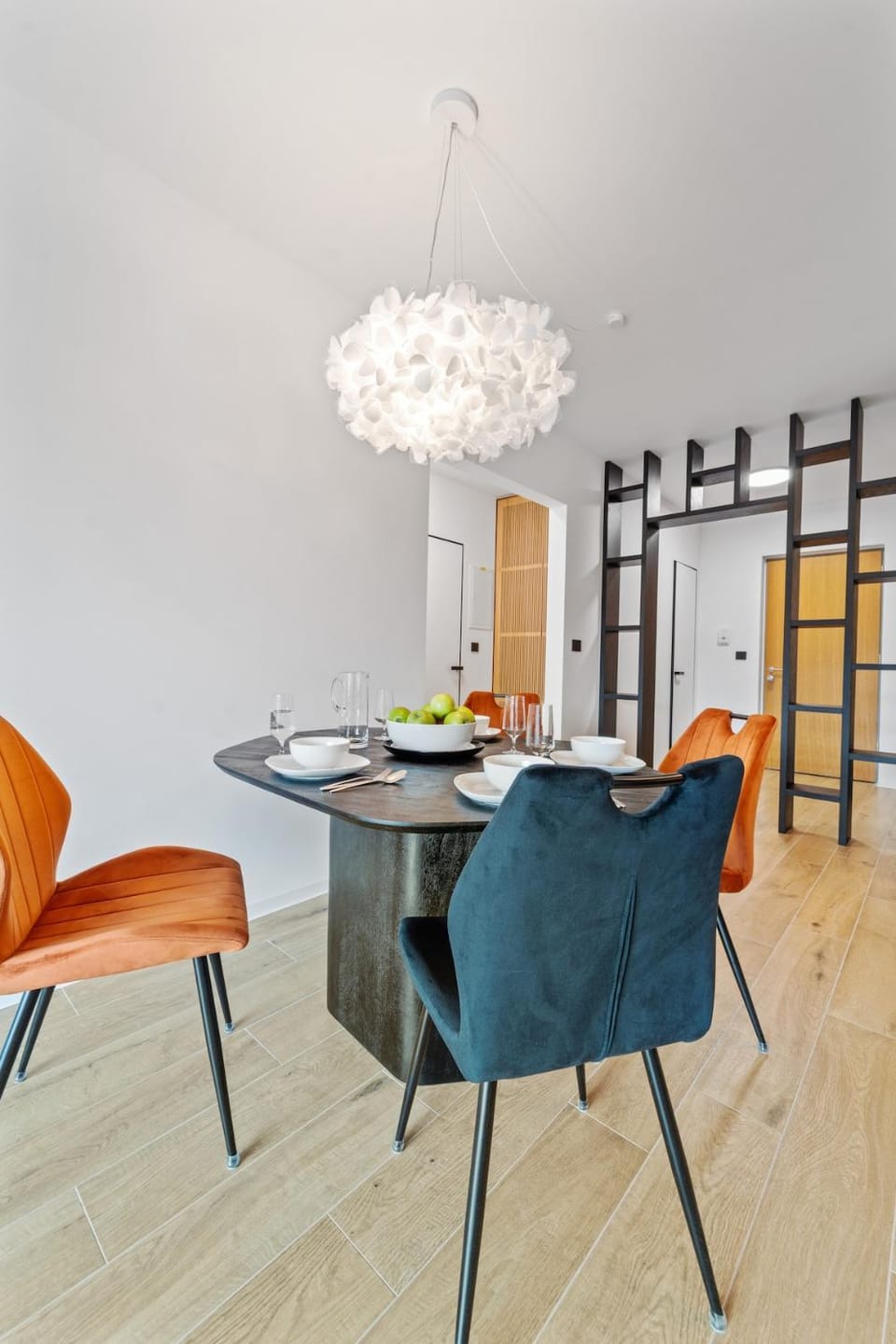 Seating area, Dining area