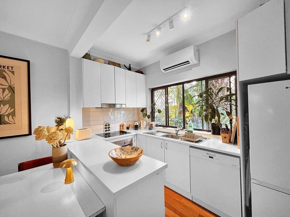 Bronte Beach 500m - 2BR - access to rooftop with Ocean Views Apartment in Sydney