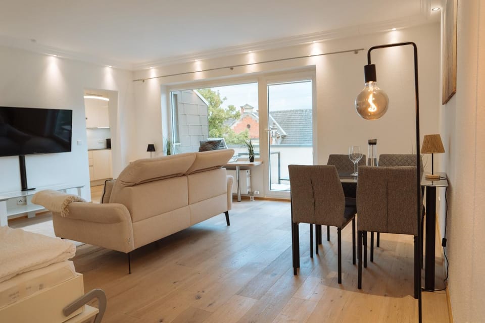 TV and multimedia, Living room, Dining area