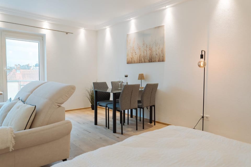 Living room, Photo of the whole room, Seating area, Dining area