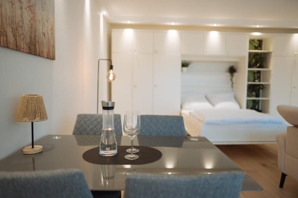 Bed, Living room, Photo of the whole room, Seating area