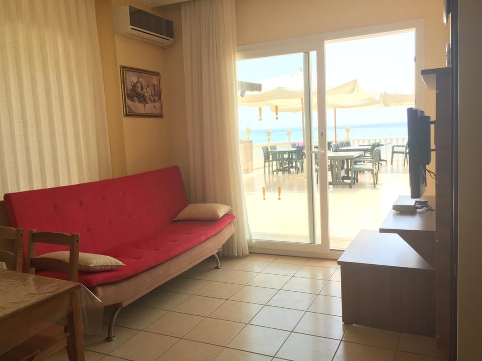 Patio, Restaurant/places to eat, BBQ facilities, Balcony/Terrace, Lobby or reception, Lounge or bar, Beach