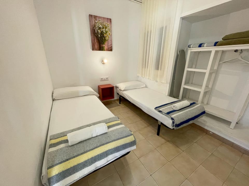 Spring, Bed, Activities, Winter, Summer, Balcony/Terrace, Photo of the whole room, Hiking, Animals, Animals, Animals, Bedroom, Autumn, Pets, Pets, Pets, Sea view, Sports, Entertainment, children, children, children, young children, young children, young children, older children, older children, older children, group of guests, group of guests, group of guests, cot, bunk bed, Family, Family, Family, hair dryier, pet friendly, pet friendly, elevator