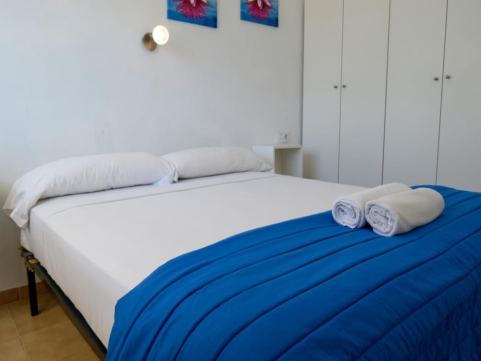Spring, Bed, Activities, Winter, Summer, Balcony/Terrace, Photo of the whole room, Hiking, Animals, Animals, Animals, Bedroom, Autumn, Pets, Pets, Pets, Sea view, Sports, Entertainment, children, children, children, young children, young children, young children, older children, older children, older children, group of guests, group of guests, group of guests, cot, bunk bed, Family, Family, Family, hair dryier, pet friendly, pet friendly, wardrobe, elevator