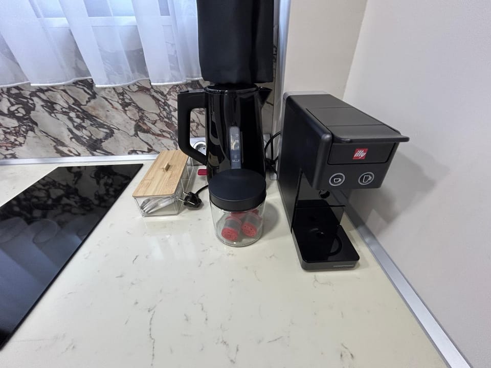 Coffee/tea facilities, minibar