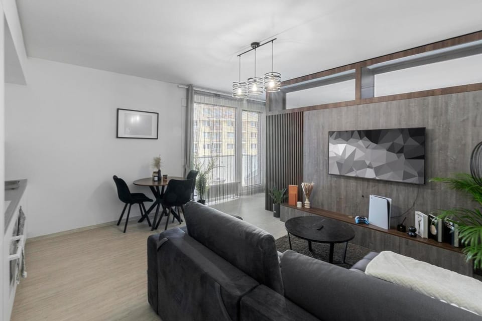 TV and multimedia, Living room, Seating area, Dining area