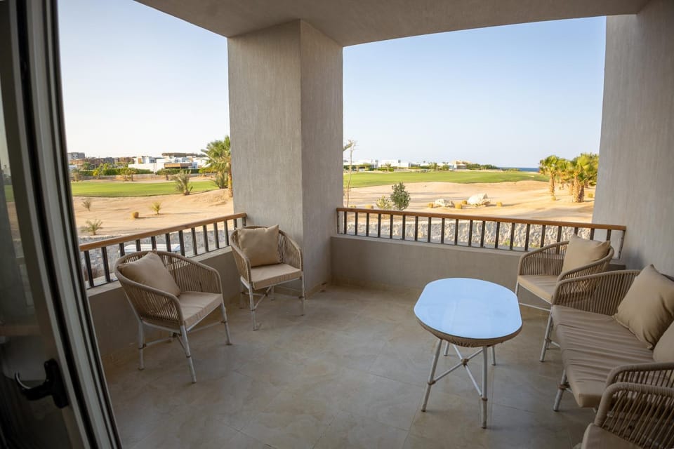 Breeze, Golf & Sea, 2 BR Luxury Apt with Terrace, Somabay Apartment in Red Sea Governorate