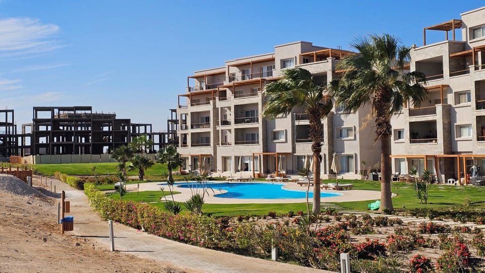 Breeze, Golf & Sea, 2 BR Luxury Apt with Terrace, Somabay Apartment in Red Sea Governorate