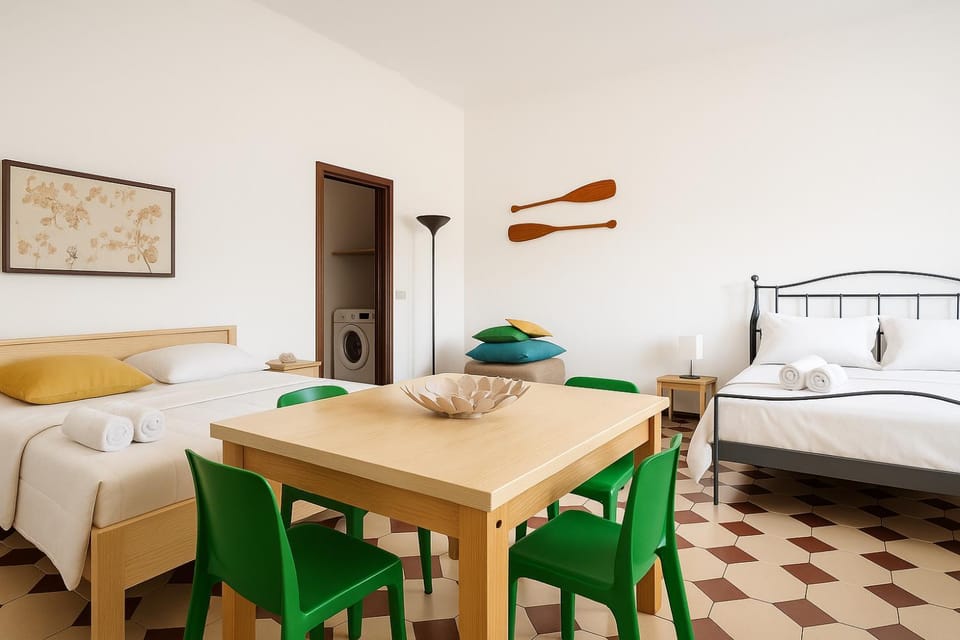 Bed, Photo of the whole room, Dining area, Bedroom