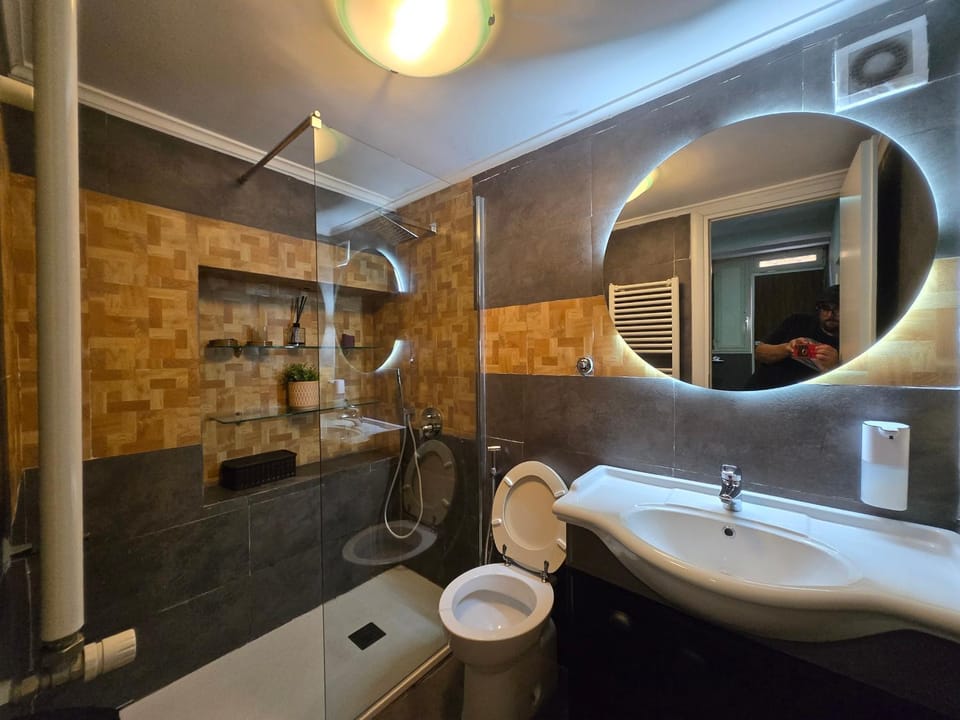 Shower, Toilet, Bathroom