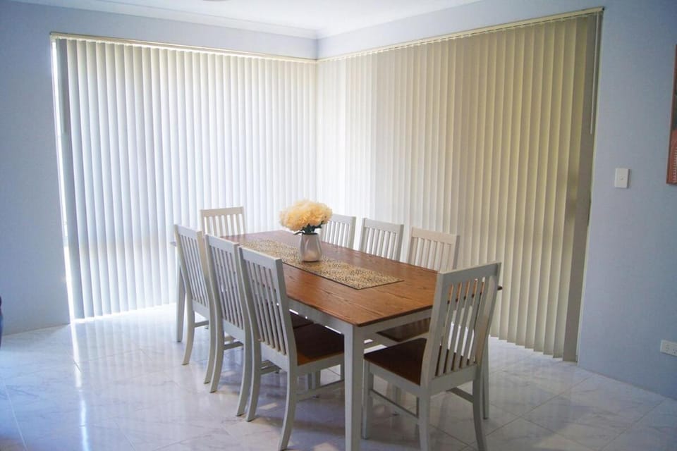 Spacious 4-Bedroom Baldivis Home - Sleeps 8 House in Baldivis