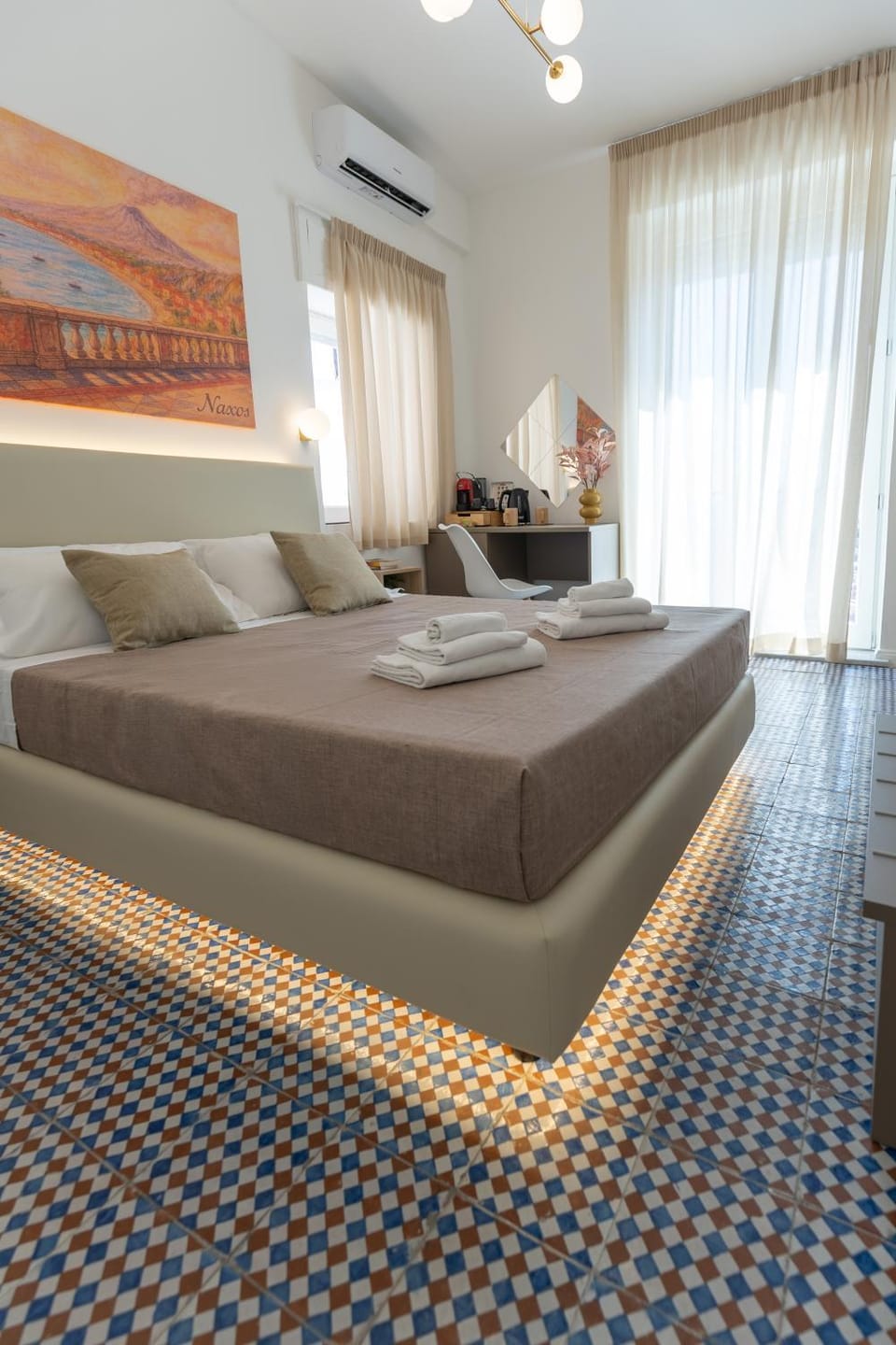 Bed, Photo of the whole room, Decorative detail, Bedroom, air conditioner