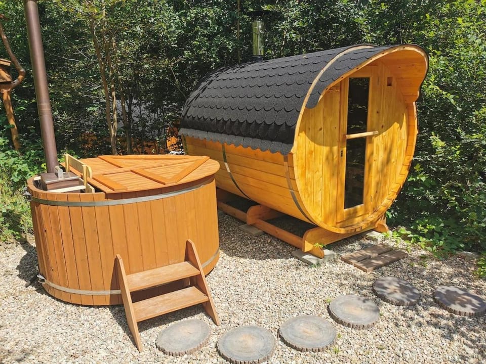 Hope Mountain Escape Poland, Charming Barrel House House in Lesser Poland Voivodeship