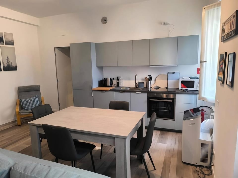 Kitchen or kitchenette, Living room