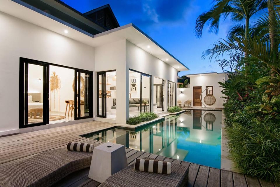 Night, Pool view, Swimming pool, sunbed