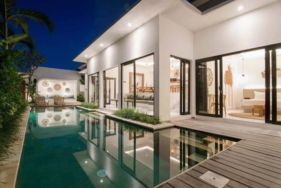 Night, Pool view, Swimming pool, sunbed