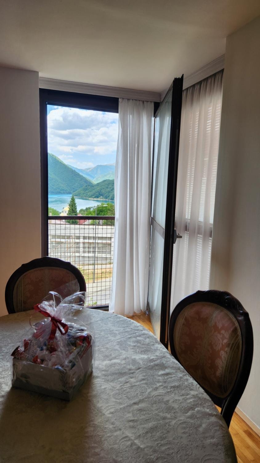 Photo of the whole room, Dining area