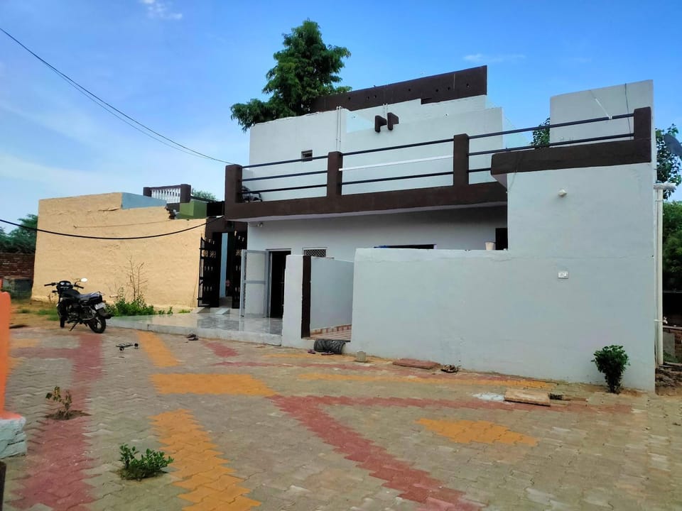 Property building, Day
