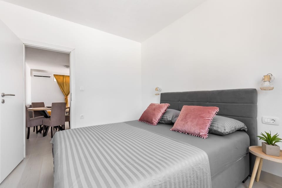 Ciovo sunny apartment Apartment in Okrug Gornji
