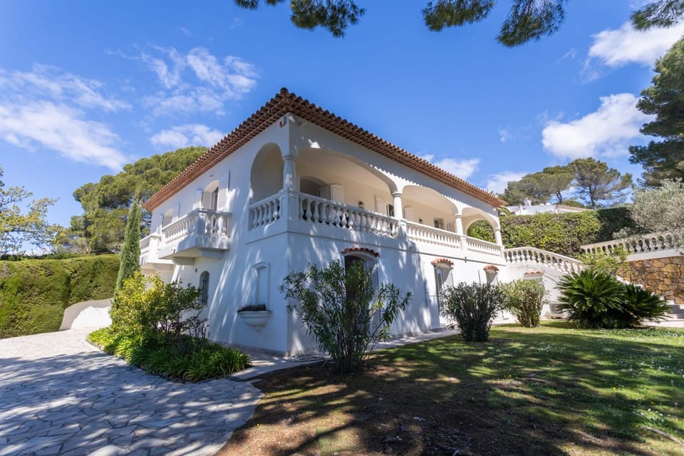 REF 1223 - Cannes - Villa for rent Villa in Mougins