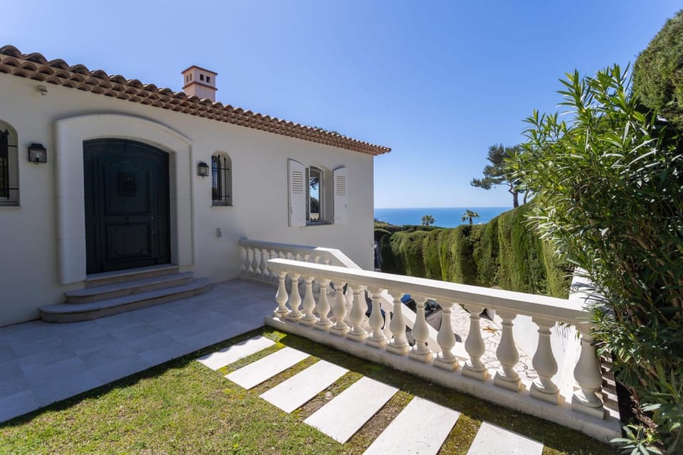REF 1223 - Cannes - Villa for rent Villa in Mougins