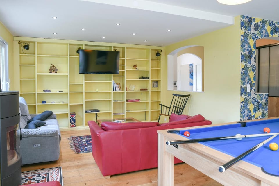 Property building, Living room