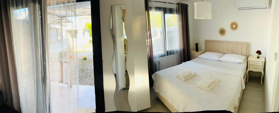 Bed, Photo of the whole room, Bedroom, towels, air conditioner