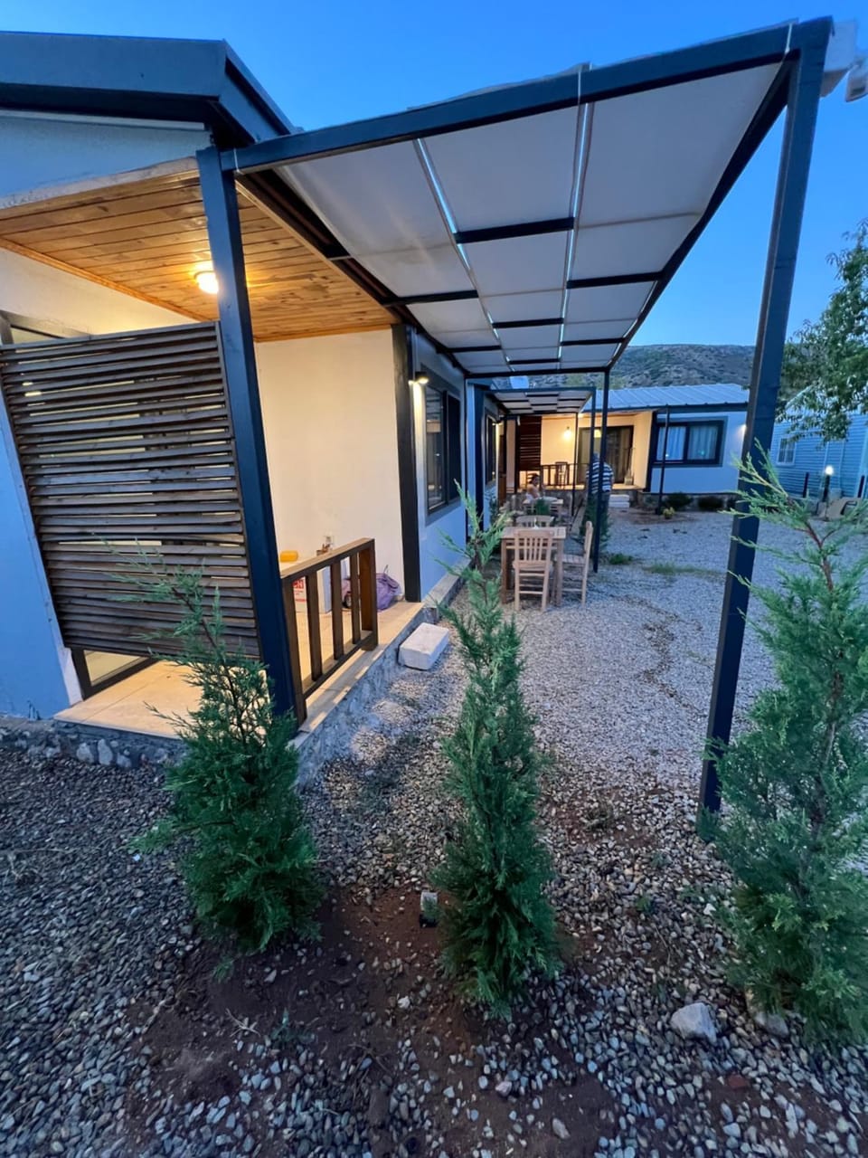 Property building, Patio, Spring, Day, Garden, Garden, Dining area, Garden view