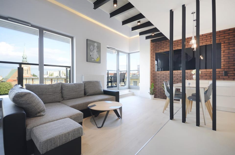 Communal lounge/ TV room, TV and multimedia, Living room, Seating area, Evening entertainment