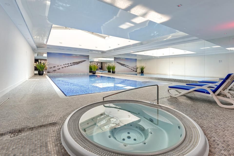 Hot Tub, Swimming pool