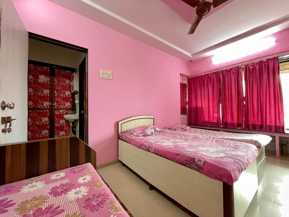 SK HOME STAY only for females Bed and Breakfast in Mumbai
