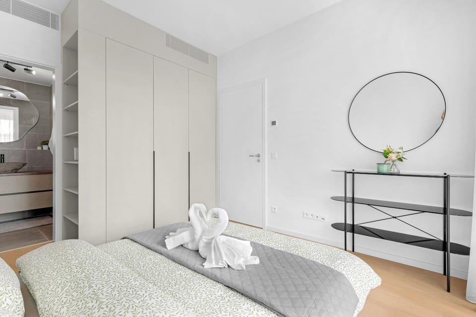 Bed, Bedroom, towels, wardrobe
