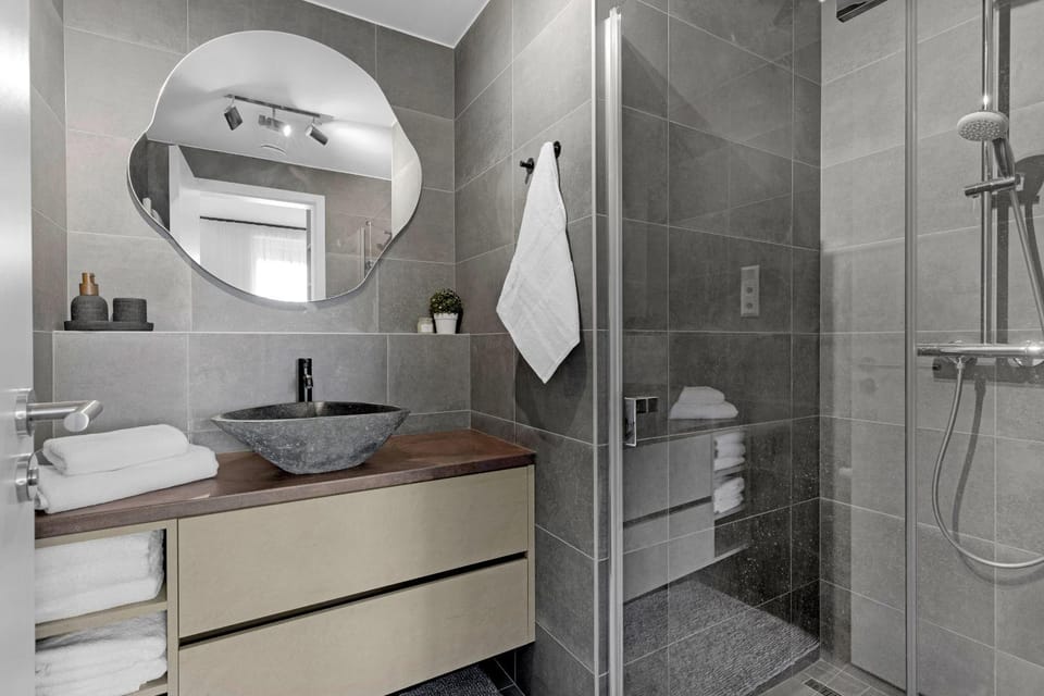 Shower, Bathroom, towels