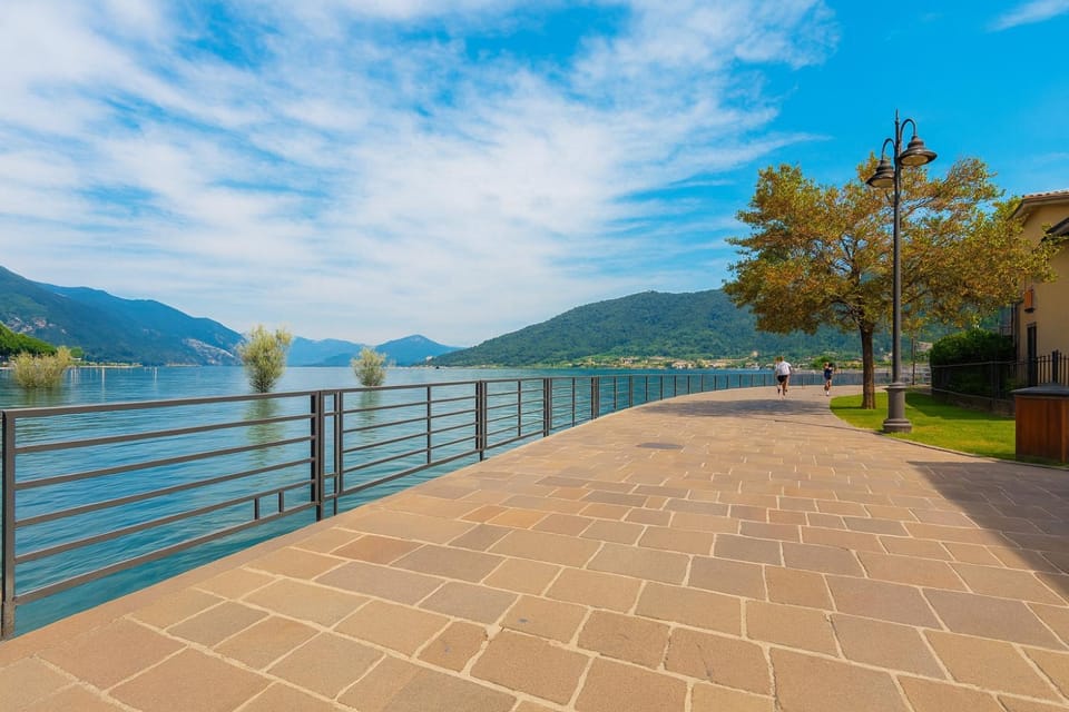 Nearby landmark, Neighbourhood, Natural landscape, Lake view