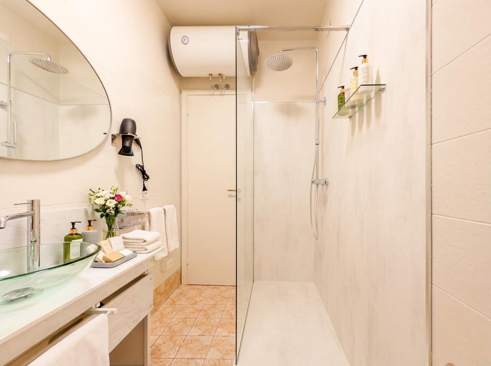 Shower, Bathroom, towels