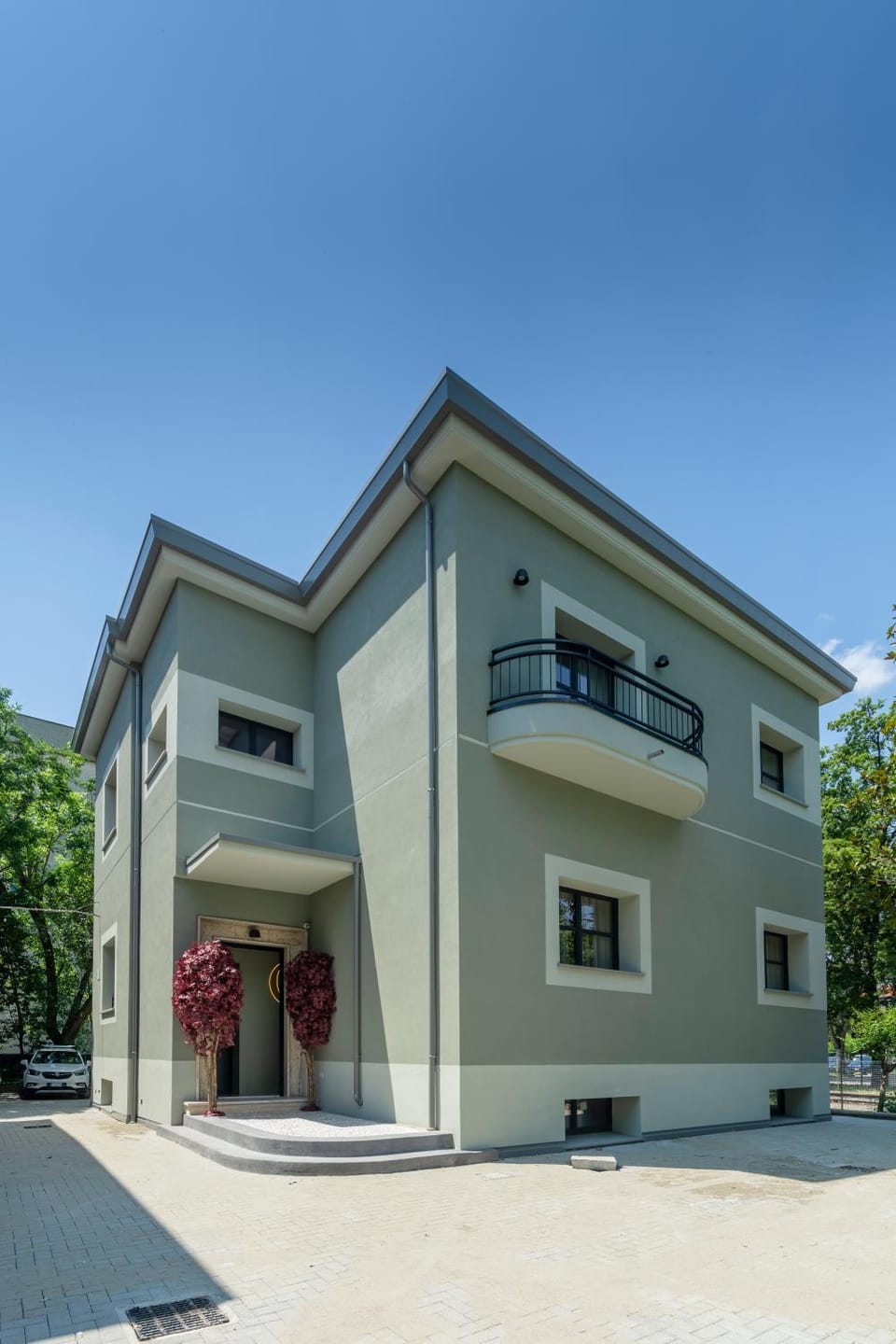 Property building, Day