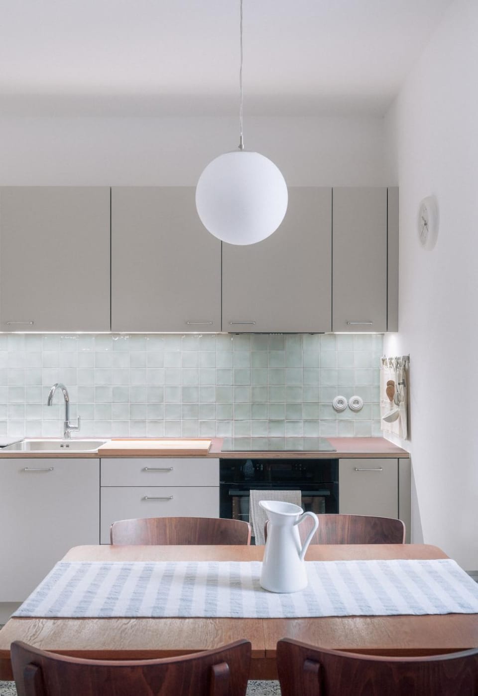 Kitchen or kitchenette, Dining area, stove