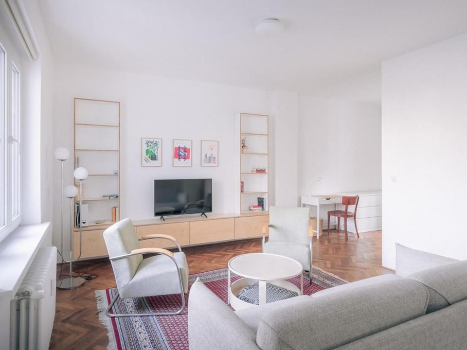 Communal lounge/ TV room, TV and multimedia, Living room, Seating area