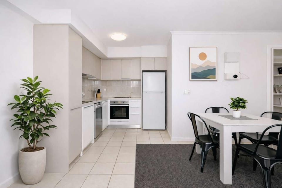 Kitchen or kitchenette, Living room, Seating area, Dining area, oven, stove