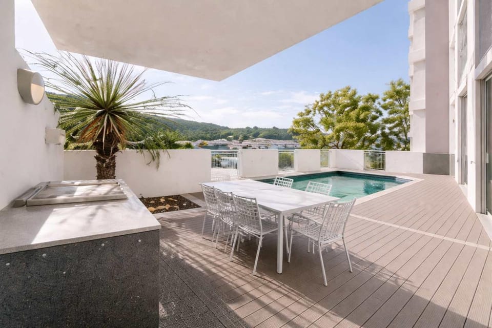 Patio, View (from property/room), Balcony/Terrace, Dining area, Mountain view, Pool view, Swimming pool, sunbed